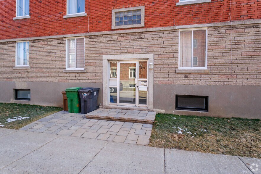 390 9e Av, Montréal, QC à vendre - Photo de l’immeuble – Image 2 sur 3