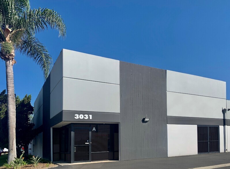 3031 E Coronado St, Anaheim, CA à louer - Photo de l’immeuble – Image 3 sur 3