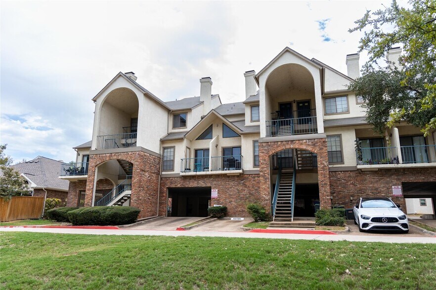 501 Arbor Creek Dr, Euless, TX à vendre - Photo de l’immeuble – Image 3 sur 18