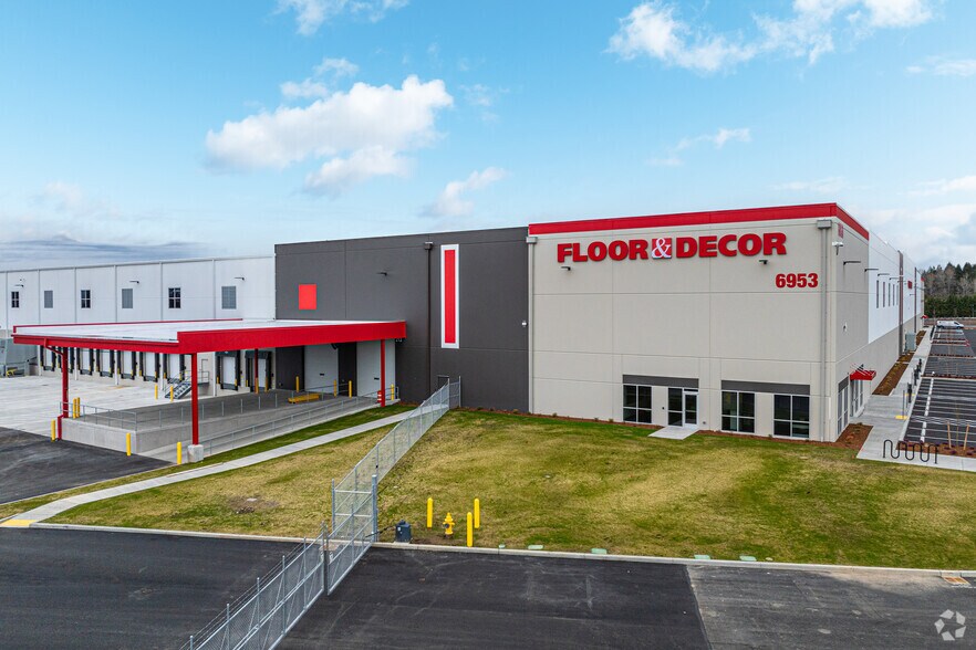 17819 Canyon Rd E, Puyallup, WA à louer - Photo de l’immeuble – Image 3 sur 9