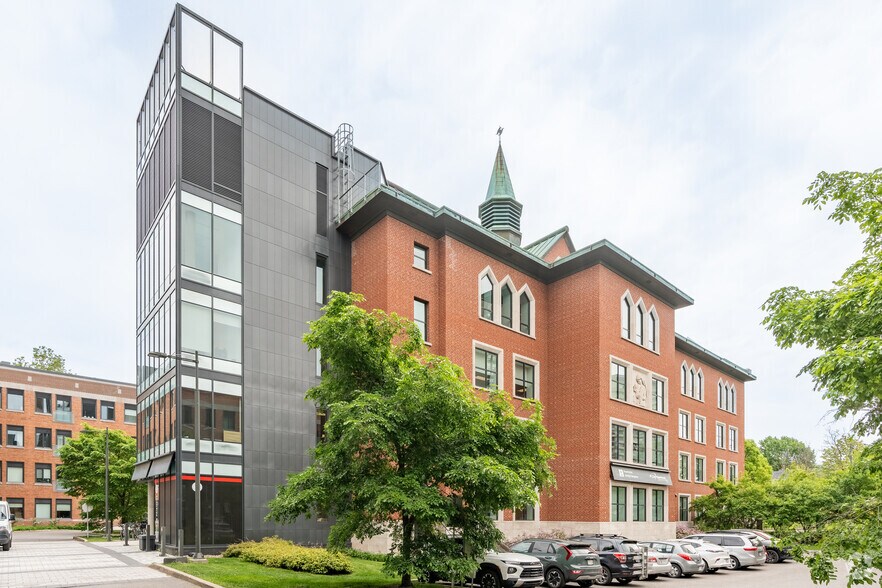 1200 Rue Des Soeurs-Du-Bon-Pasteur, Québec, QC à louer - Photo de l’immeuble – Image 3 sur 4