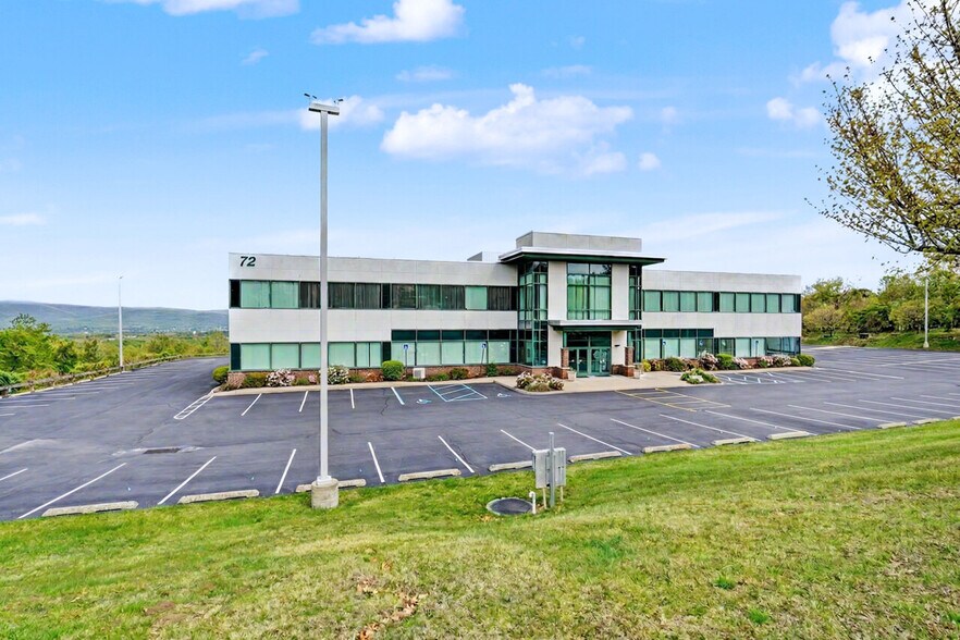 72 Glenmaura National Blvd, Moosic, PA à louer - Photo de l’immeuble – Image 2 sur 21
