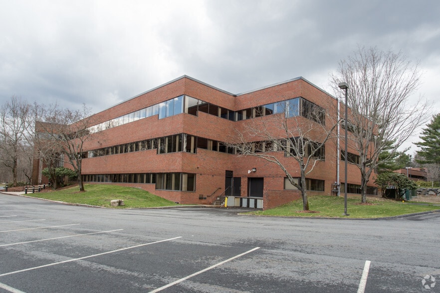 521 Virginia Rdg, Concord, MA à louer - Photo de l’immeuble – Image 3 sur 20