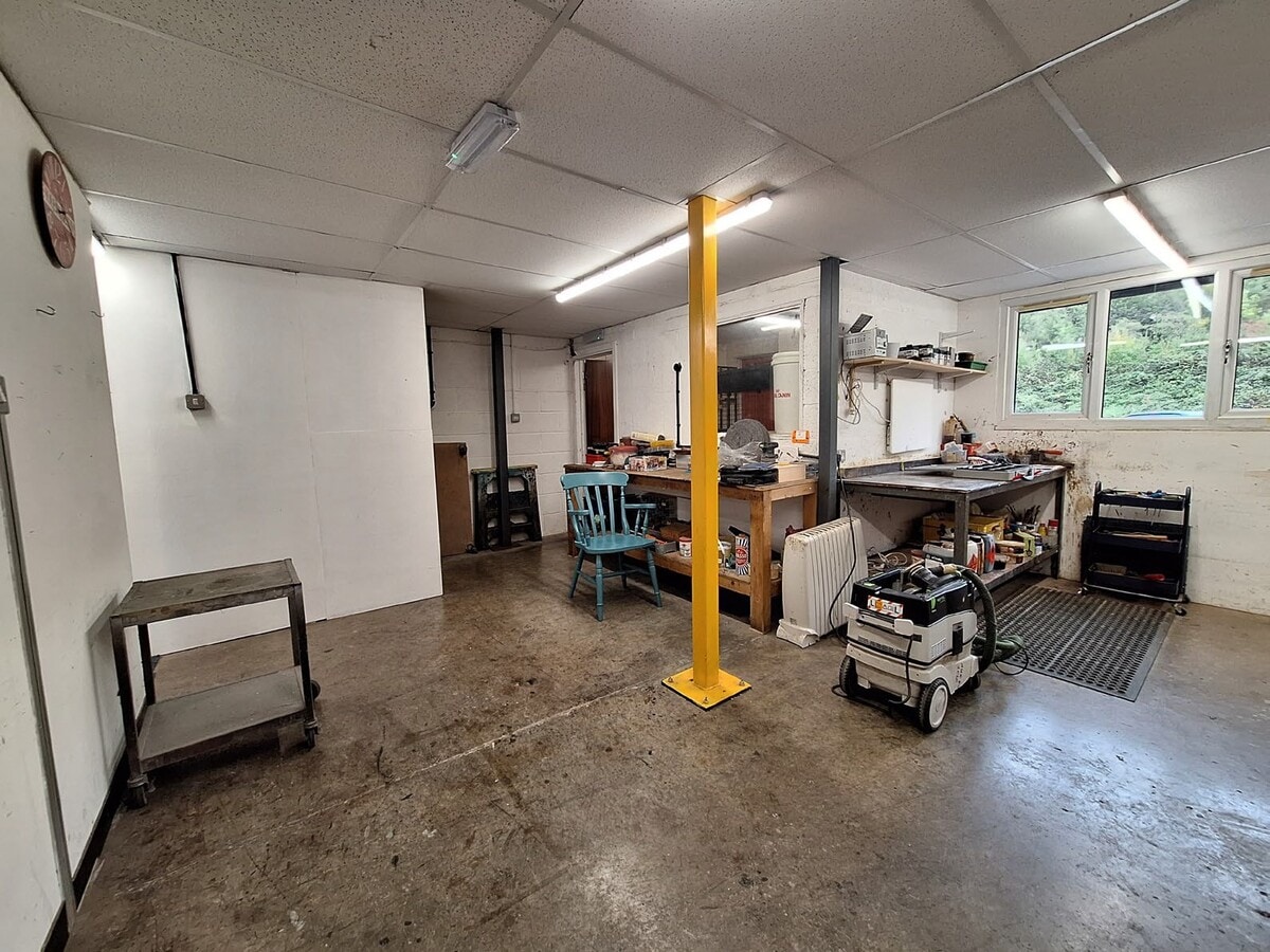 4-11 Hope Mills Business Centre, Brimscombe, GLS GL5 2SE - Lot 8 -  - Photo intérieure - Image 1 of 2