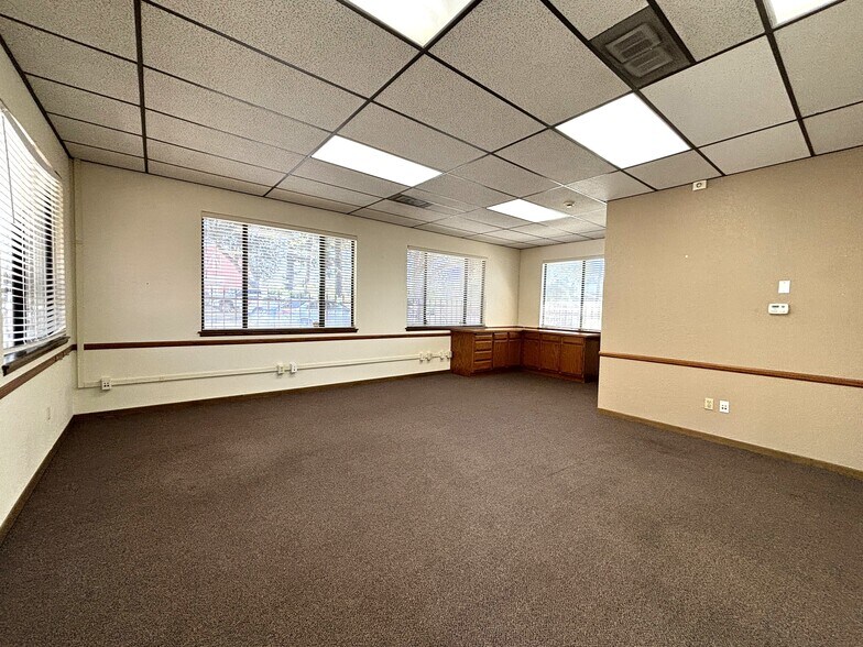 199 S Monte Vista Ave, San Dimas, CA à louer - Photo de l’immeuble – Image 2 sur 4
