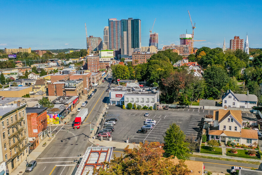 700 Main St, New Rochelle, NY à vendre - Photo de l’immeuble – Image 3 sur 7