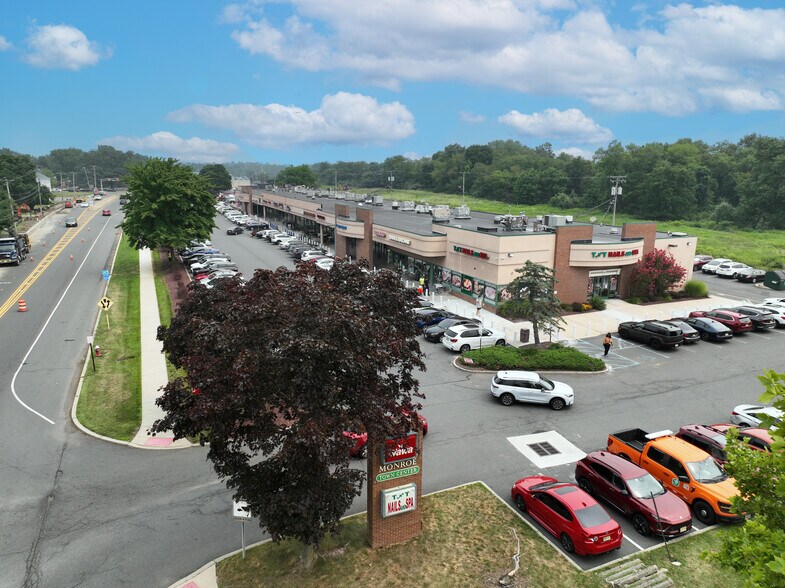 337 Applegarth Rd, Monroe Township, NJ à louer - Photo de l’immeuble – Image 2 sur 5