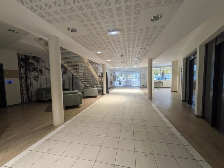 Bureau dans Hérouville-Saint-Clair à louer - Photo de l’immeuble – Image 3 sur 7