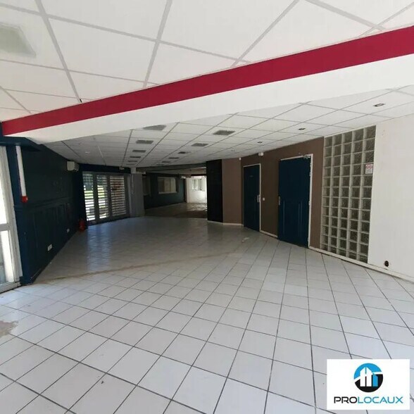 Local d'activités dans Meylan à vendre - Photo de l’immeuble – Image 1 sur 11