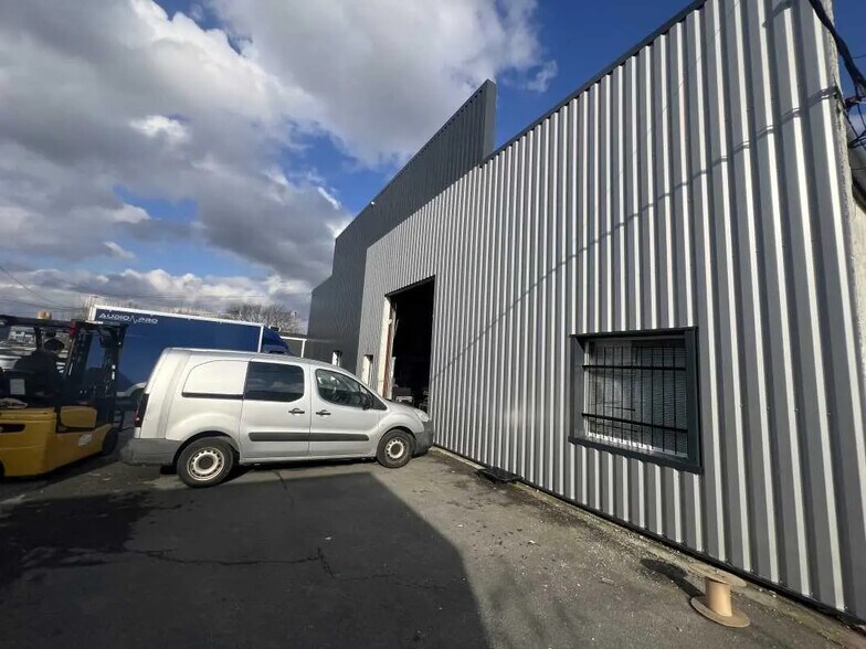 Bureau dans Mérignac à louer - Photo de l’immeuble – Image 1 sur 9