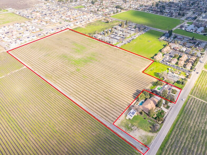 12812 E Stroud Ave, Kingsburg, CA à vendre - Aérien – Image 3 sur 5