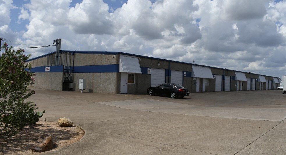 2353 Santa Anna Ave, Dallas, TX à louer - Photo de l’immeuble – Image 1 sur 1