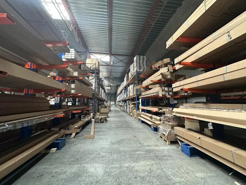 Industriel/Logistique dans Vitrolles à louer - Photo de l’immeuble – Image 3 sur 6