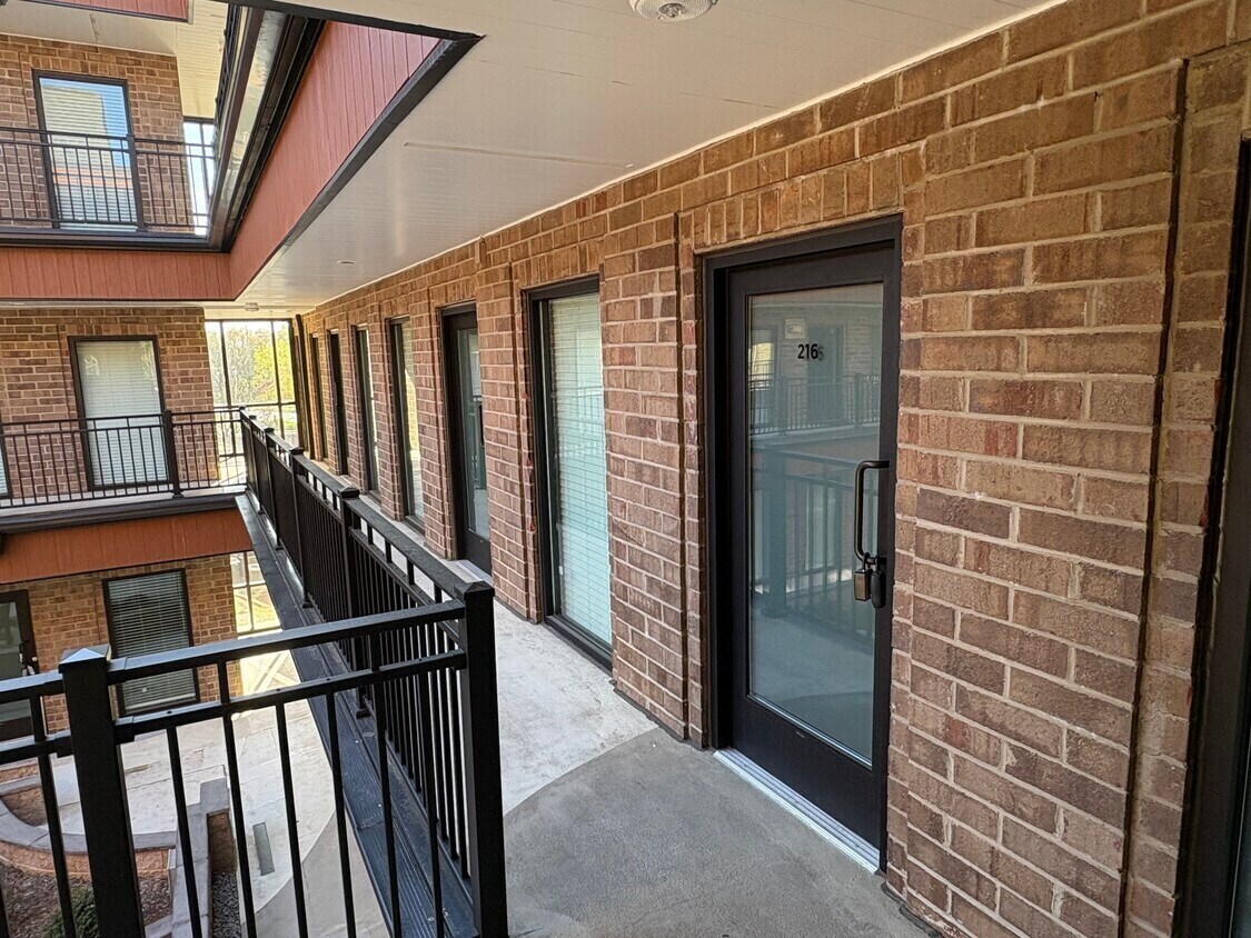 6116 Rolling Rd, Springfield, VA à louer Photo principale– Image 1 sur 60