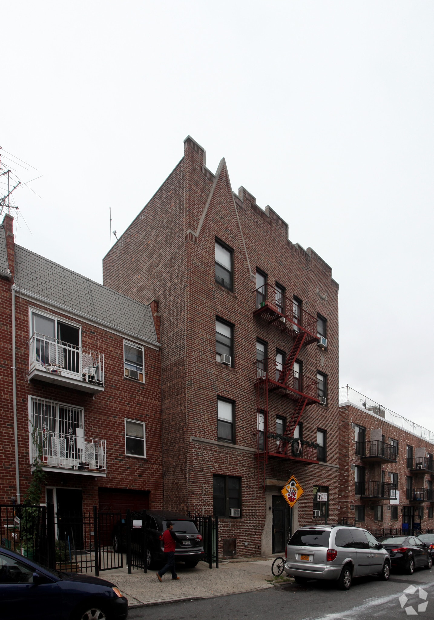 39-12 62nd St, Woodside, NY à vendre Photo principale– Image 1 sur 3