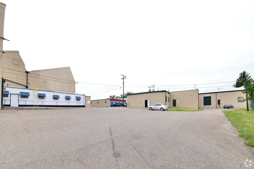 1387 Clarendon Ave SW, Canton, OH à louer - Photo de l’immeuble – Image 1 sur 4