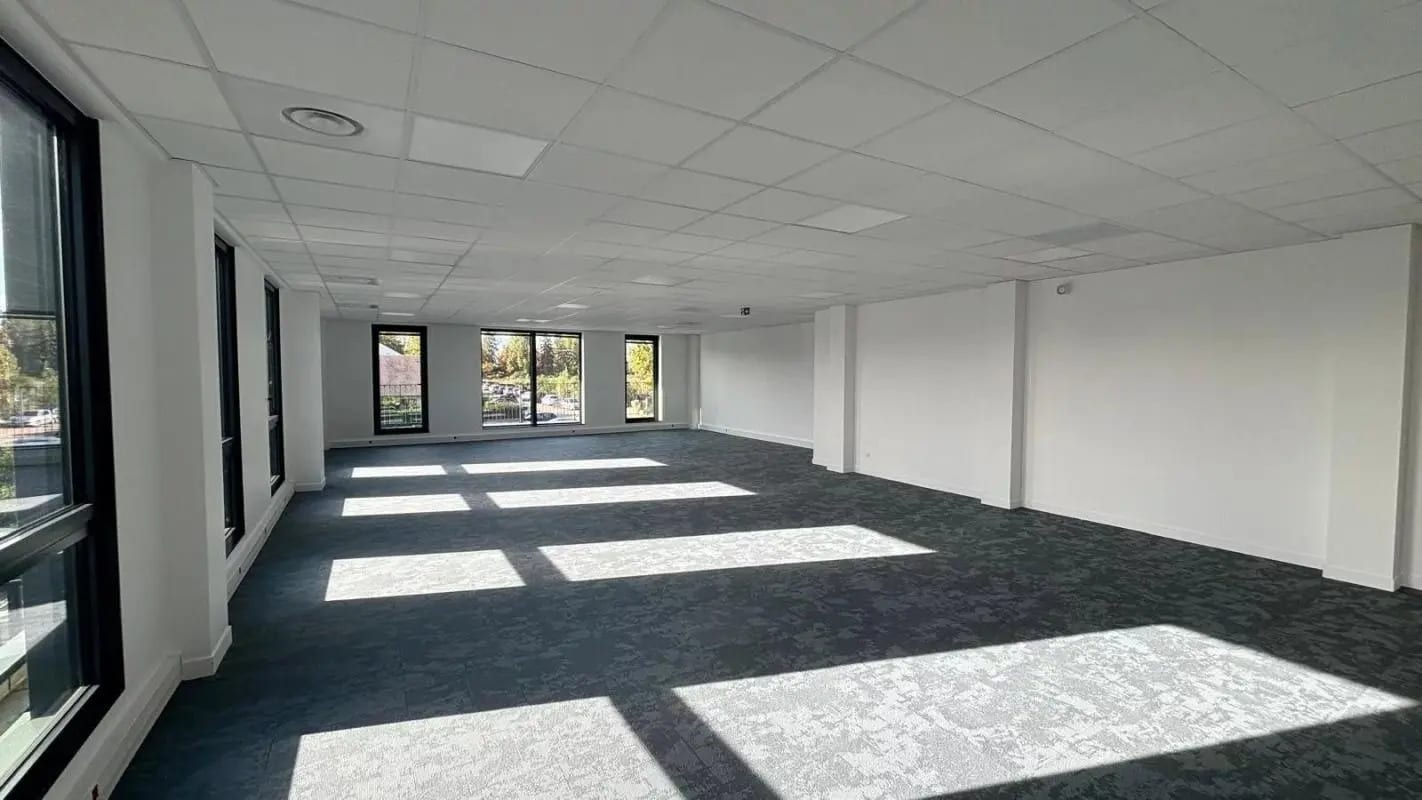 44 Rue Pierre Curie, Plaisir à louer Photo de l’immeuble– Image 1 sur 9