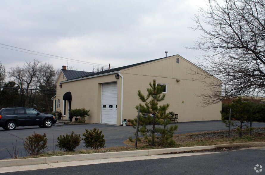 18 Sycolin Rd SE, Leesburg, VA à vendre - Photo de l’immeuble – Image 3 sur 4