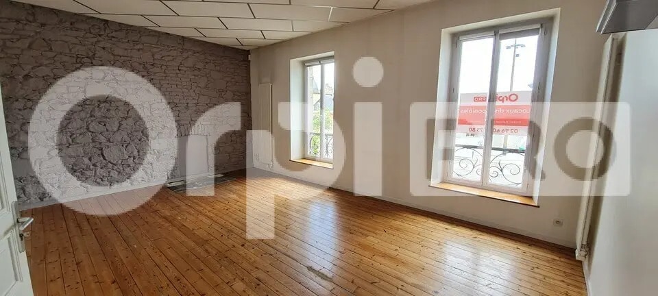 Bureau dans Saint-Brieuc à louer - Photo de l’immeuble – Image 1 sur 8