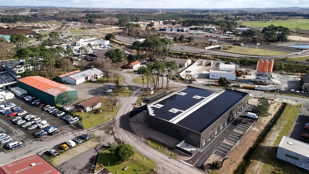 Local d'activités dans Bénesse-Maremne à vendre - Photo de l’immeuble – Image 2 sur 7