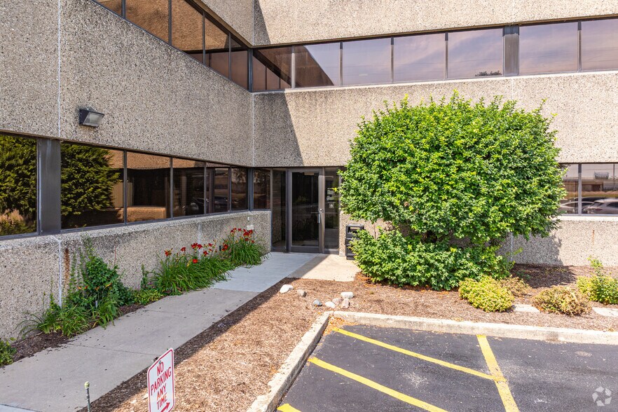 210 N Hammes Ave, Joliet, IL à louer - Photo de l’immeuble – Image 3 sur 4