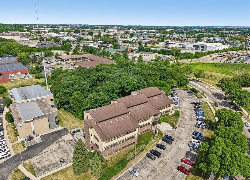 700 Rayovac Dr, Madison, WI à vendre - Vidéo aérienne – Image 2 sur 20