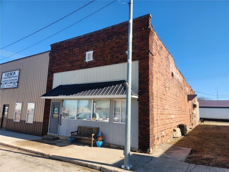 318 Locust St NE, Blairstown, IA à vendre - Photo de l’immeuble – Image 2 sur 20