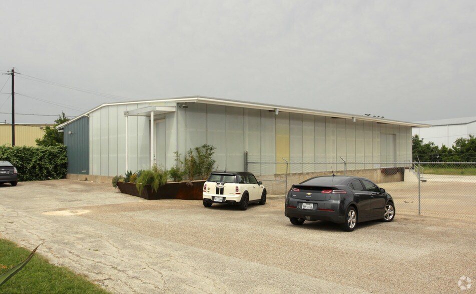 3805 Woodbury Dr, Austin, TX à louer - Photo principale – Image 1 sur 9