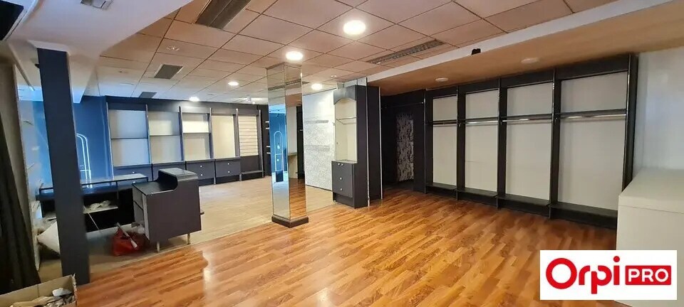 Local commercial dans Saint-Brieuc à louer - Photo de l’immeuble – Image 1 sur 5