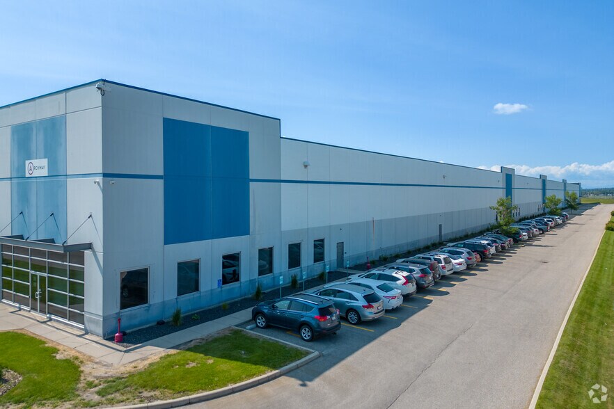 21 Aero Dr NE, Calgary, AB à louer - Photo de l’immeuble – Image 2 sur 7