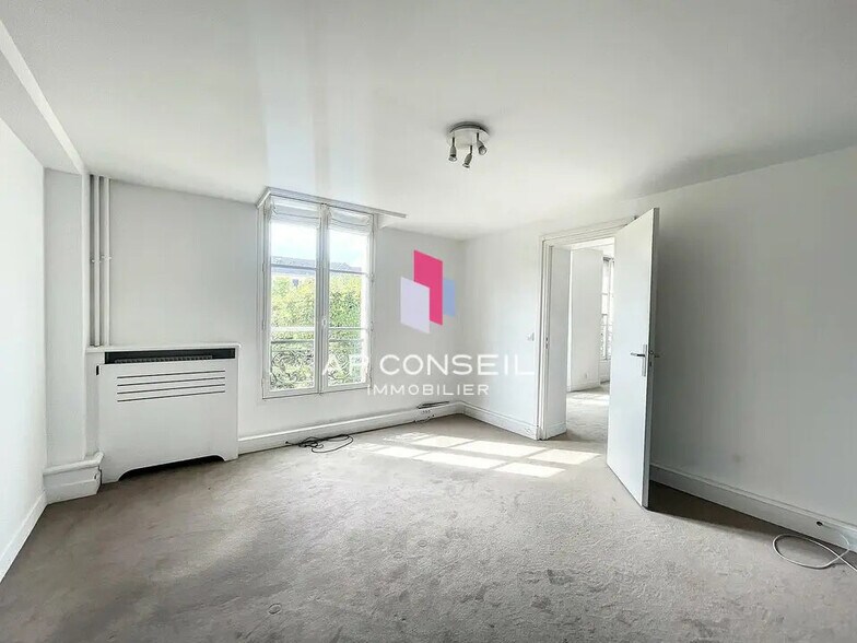 Bureau dans Versailles à louer - Photo de l’immeuble – Image 2 sur 9