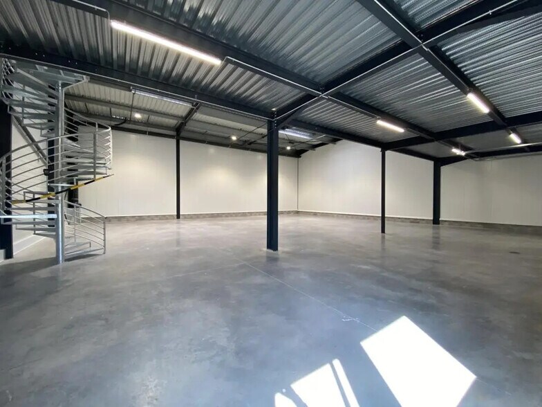 Industriel/Logistique dans Chartres à louer - Photo de l’immeuble – Image 2 sur 19