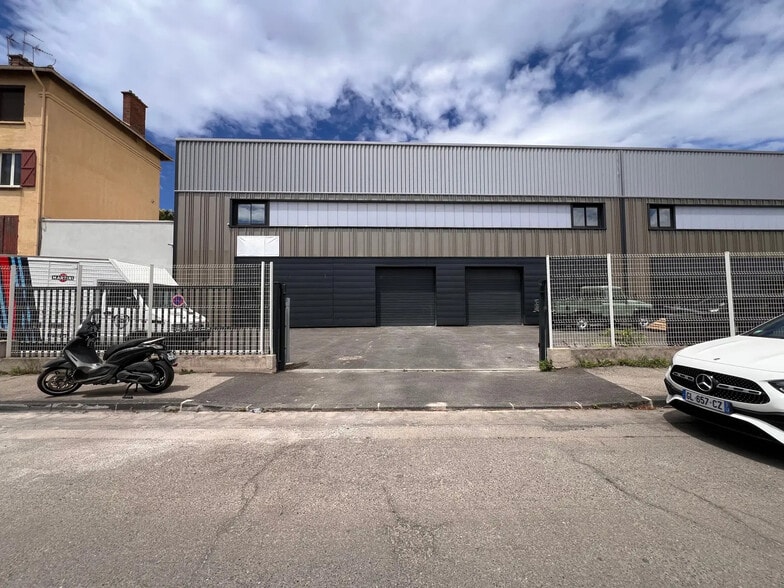 26 Boulevard Des Acieries, Marseille à louer - Photo de l’immeuble – Image 1 sur 5