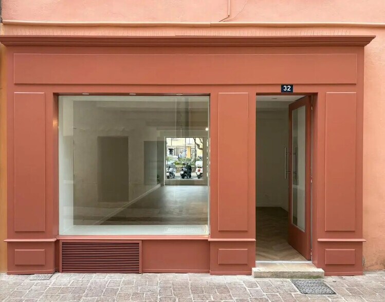 Local commercial dans Saint-Tropez à louer - Photo de l’immeuble – Image 2 sur 6