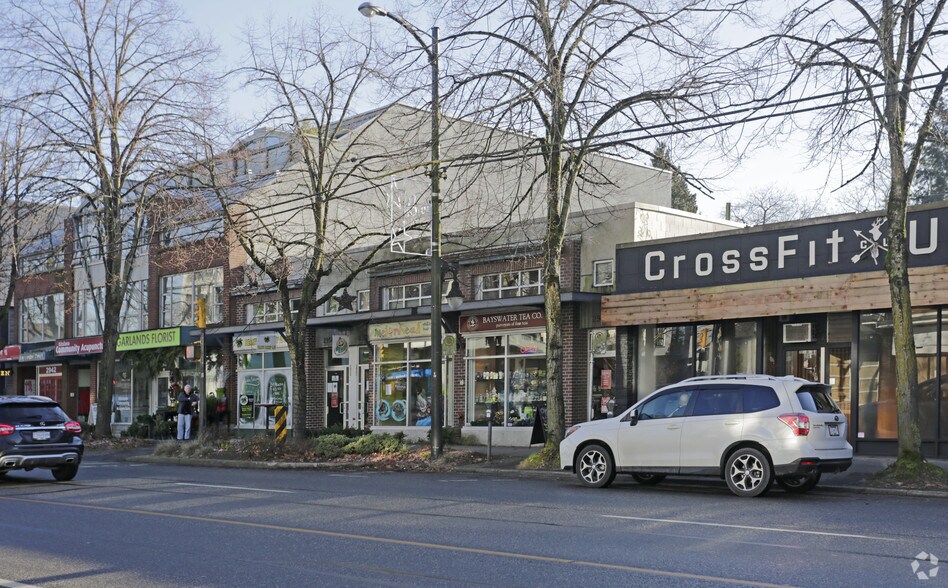 2958 W Broadway, Vancouver, BC à vendre - Photo principale – Image 1 sur 9
