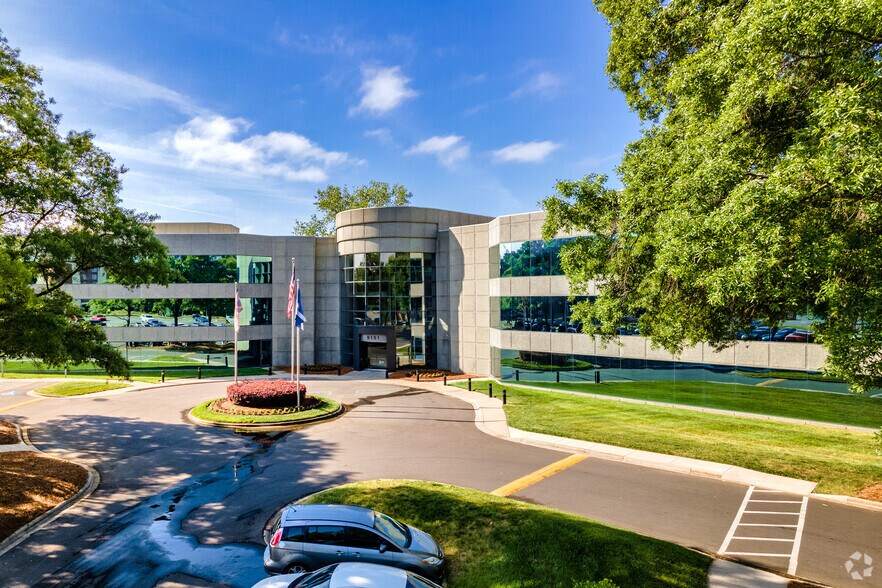 9101 Southern Pine Blvd, Charlotte, NC à louer - Photo de l’immeuble – Image 2 sur 6