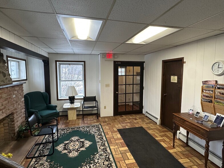 572 Route 303, Blauvelt, NY à louer - Hall d’entrée – Image 2 sur 5