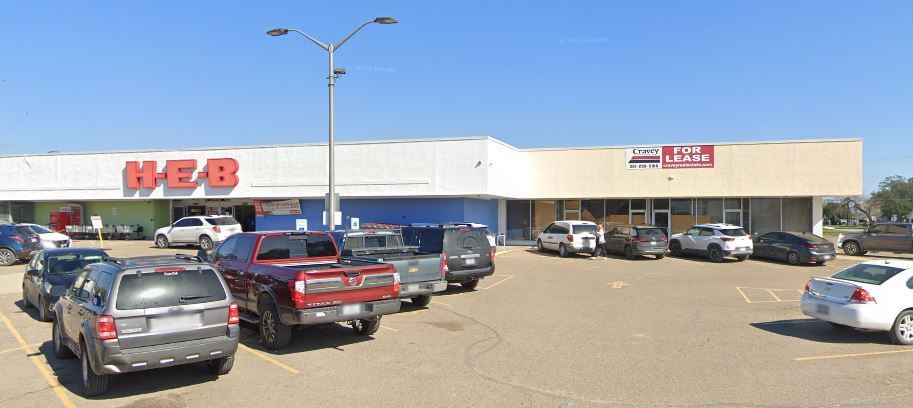 601-619 E San Patricio Ave, Mathis, TX à louer - Photo de l’immeuble – Image 1 sur 2