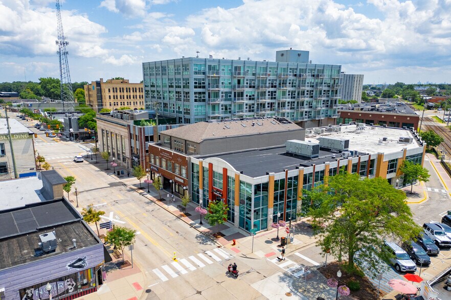 117 W 4th St, Royal Oak, MI à vendre - Photo de l’immeuble – Image 2 sur 4