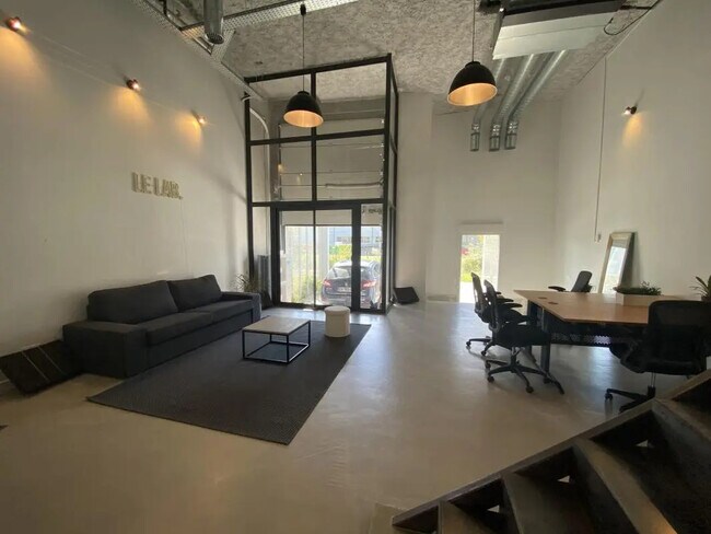 Plus de détails pour Bureau à louer