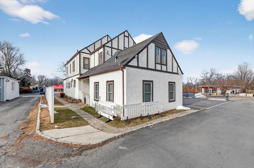 2002 E Main St, Mohegan Lake, NY à vendre - Photo de l’immeuble – Image 3 sur 19