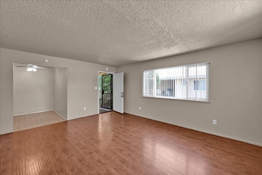 4549 Ashcroft Ave, Sacramento, CA à vendre - Photo de l’immeuble – Image 2 sur 15