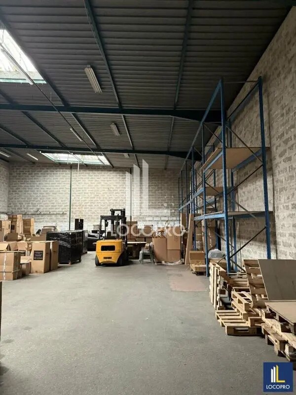 Local d’activités dans Carros à louer Photo de l’immeuble– Image 1 sur 5