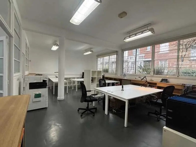 Bureau dans Paris à louer - Photo de l’immeuble – Image 2 sur 8