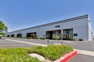 1701 S Vineyard Ave, Ontario, CA à louer Photo intérieure– Image 2 sur 5