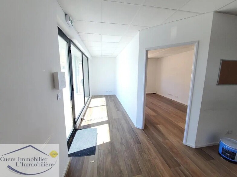 Local d’activités dans Cuers à louer - Photo intérieure – Image 3 sur 6