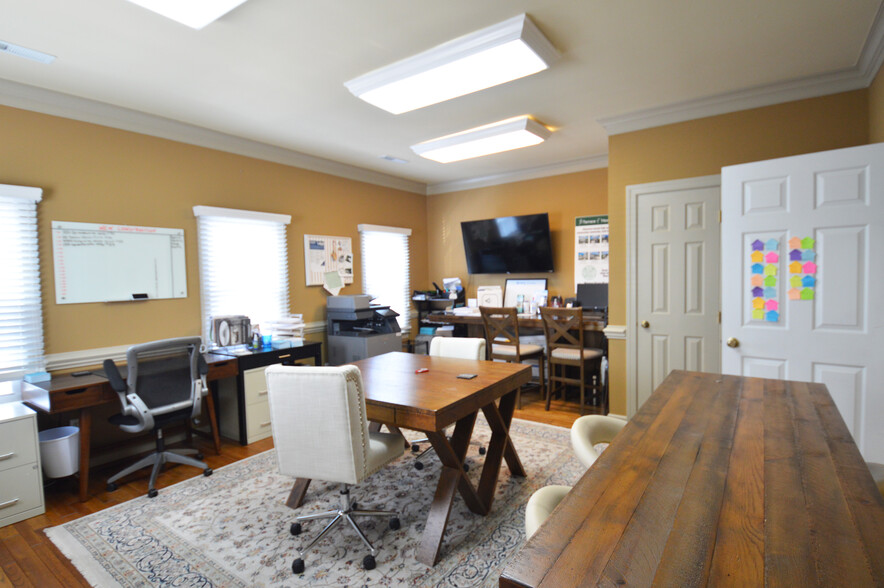 1300-1302 Ashley Sq, Winston-Salem, NC à louer - Photo de l’immeuble – Image 3 sur 13