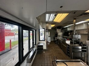 6200 9th St N, Saint Petersburg, FL à louer Photo intérieure– Image 1 sur 2