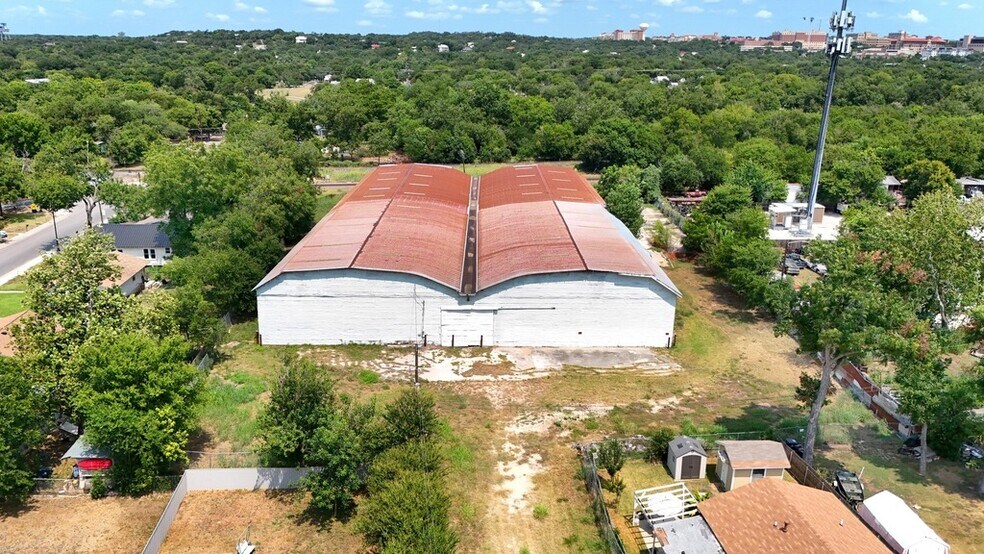 312 Camacho St, San Marcos, TX à vendre - Photo de l’immeuble – Image 3 sur 13