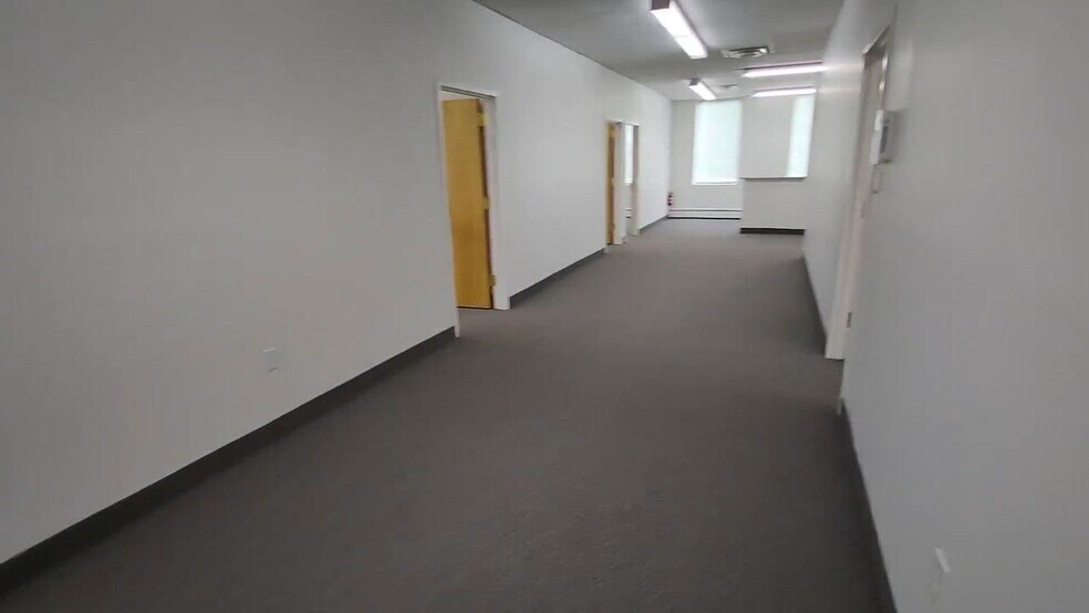 211 Broadway, Lynbrook, NY à louer - Vidéo sur l’annonce professionnelle – Image 2 sur 3